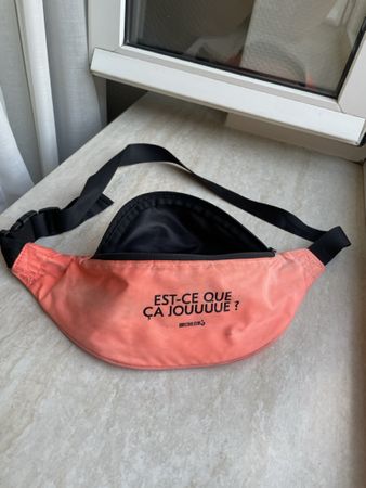 Sac banane rose RTS Couleur 3 « Est-ce que ça joue »